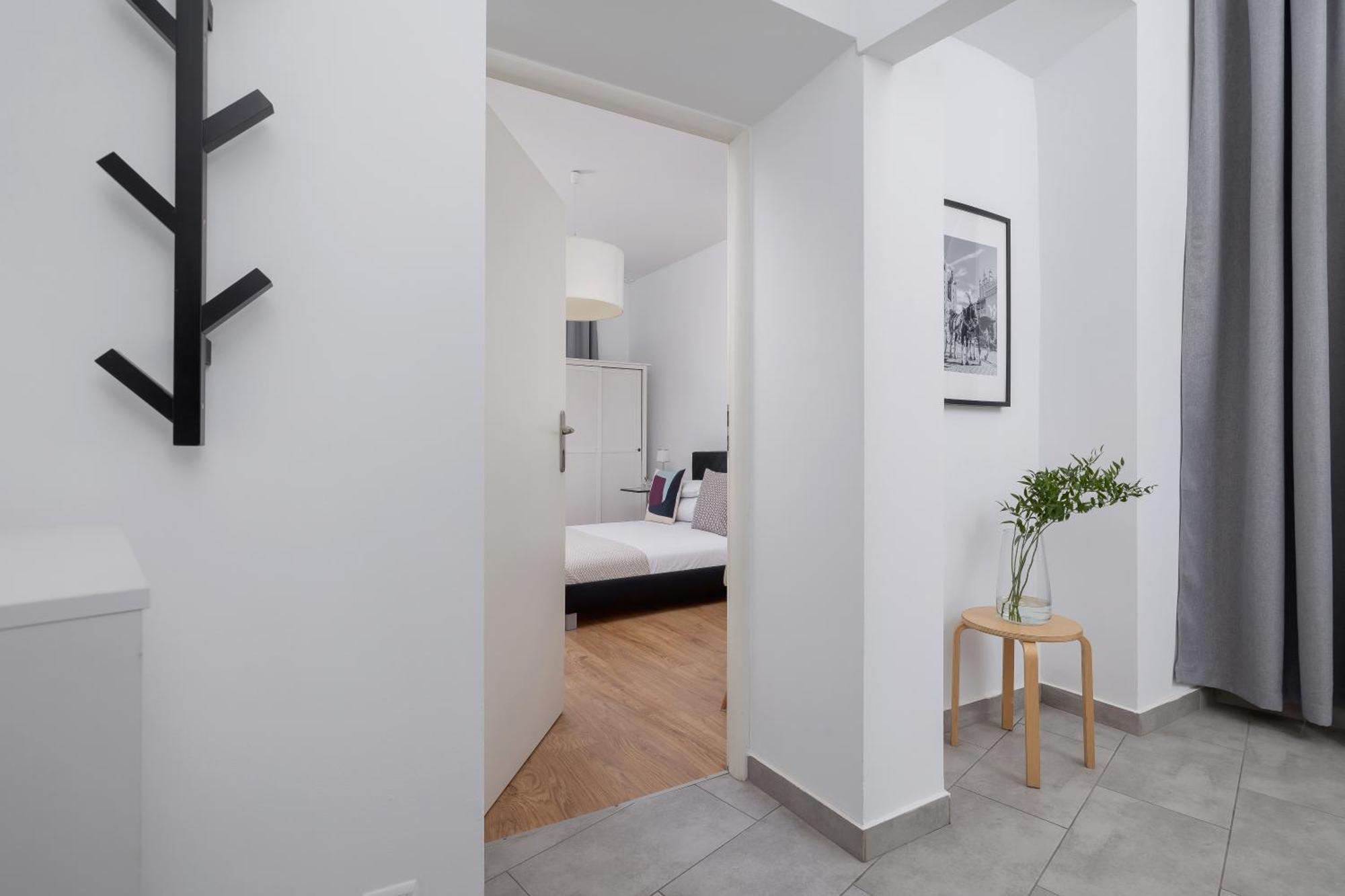 1-Bedroom Apartment - Dluga 65 Street Краків Екстер'єр фото